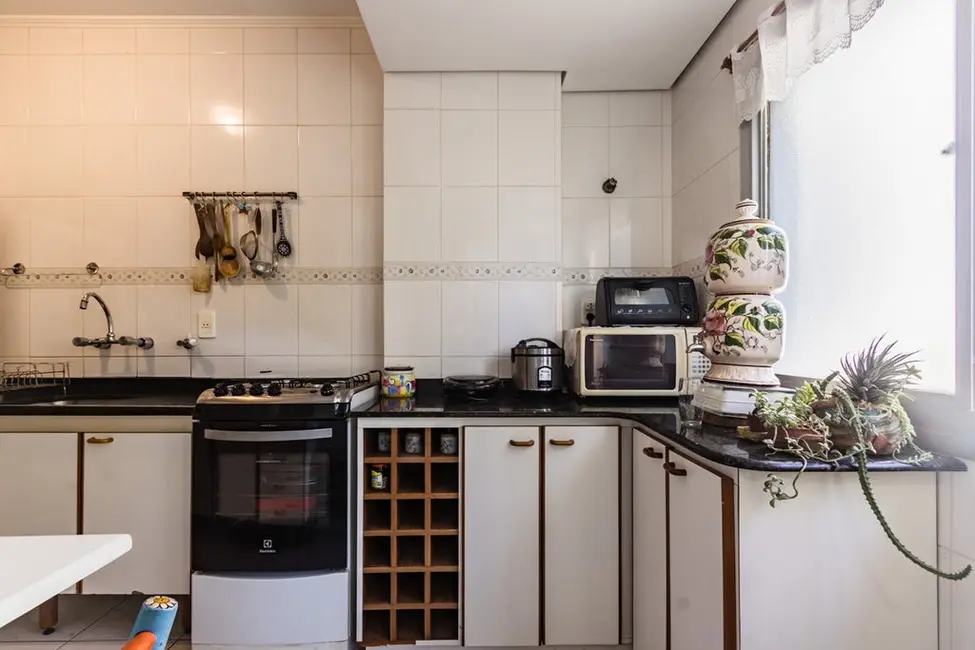 Apartamento com 3 quartos à venda, 107m2 em Teresópolis, Porto Alegre - RS - imagem 6 Foto 6 de Apartamento com 3 quartos à venda, 107m2 em Teresópolis, Porto Alegre - RS