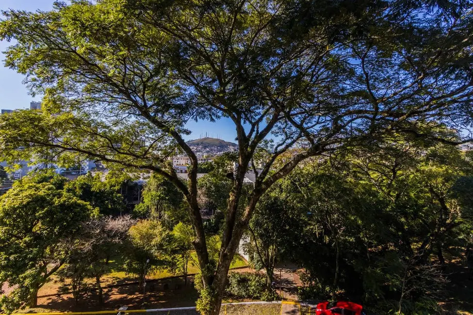 Apartamento com 3 quartos à venda, 107m2 em Teresópolis, Porto Alegre - RS - imagem 9 Foto 9 de Apartamento com 3 quartos à venda, 107m2 em Teresópolis, Porto Alegre - RS