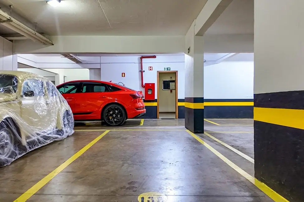 Cobertura com 3 quartos à venda, 236m2 em Higienópolis, Porto Alegre - RS - imagem 3 Foto 3 de Cobertura com 3 quartos à venda, 236m2 em Higienópolis, Porto Alegre - RS