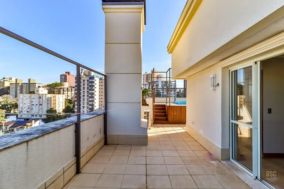Cobertura com 3 quartos à venda, 236m2 em Higienópolis, Porto Alegre - RS - imagem 8 Foto 8 de Cobertura com 3 quartos à venda, 236m2 em Higienópolis, Porto Alegre - RS