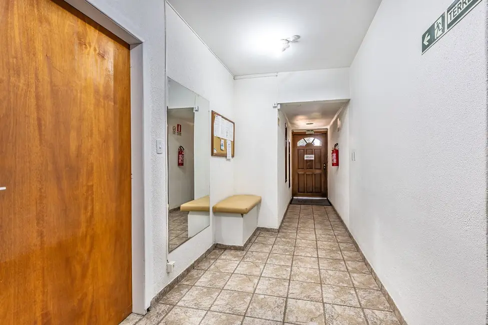 Apartamento com 2 quartos à venda, 75m2 em Santo Antônio, Porto Alegre - RS - imagem 5 Foto 5 de Apartamento com 2 quartos à venda, 75m2 em Santo Antônio, Porto Alegre - RS
