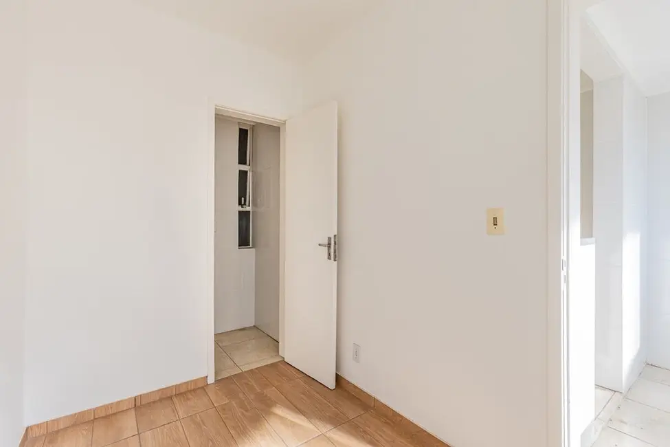 Apartamento com 2 quartos à venda, 75m2 em Santo Antônio, Porto Alegre - RS - imagem 8 Foto 8 de Apartamento com 2 quartos à venda, 75m2 em Santo Antônio, Porto Alegre - RS