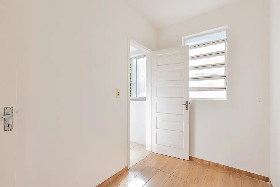 Apartamento com 2 quartos à venda, 75m2 em Santo Antônio, Porto Alegre - RS - imagem 7 Foto 7 de Apartamento com 2 quartos à venda, 75m2 em Santo Antônio, Porto Alegre - RS
