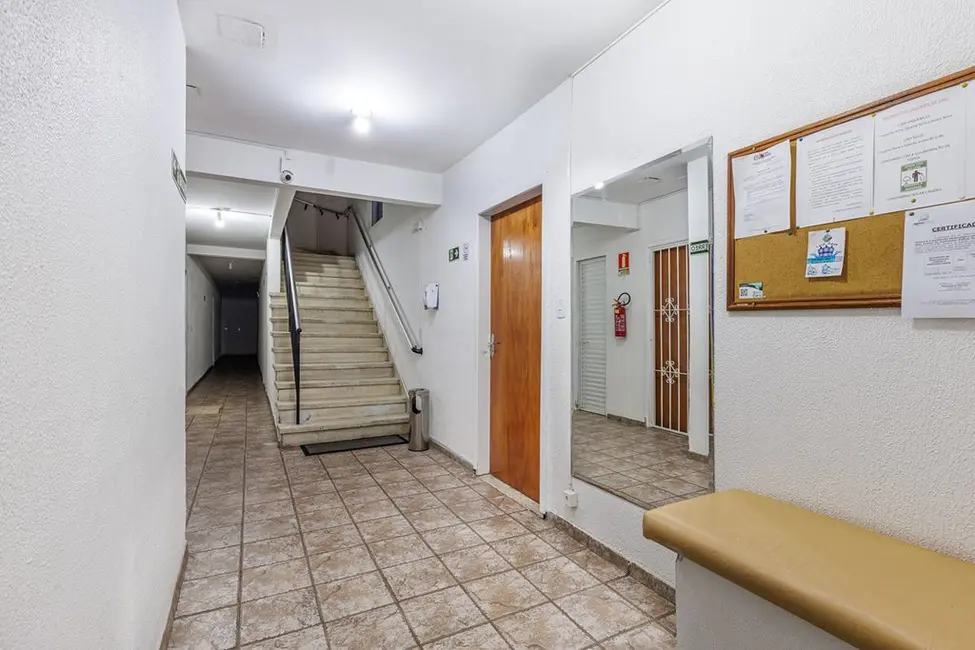 Apartamento com 2 quartos à venda, 75m2 em Santo Antônio, Porto Alegre - RS - imagem 4 Foto 4 de Apartamento com 2 quartos à venda, 75m2 em Santo Antônio, Porto Alegre - RS