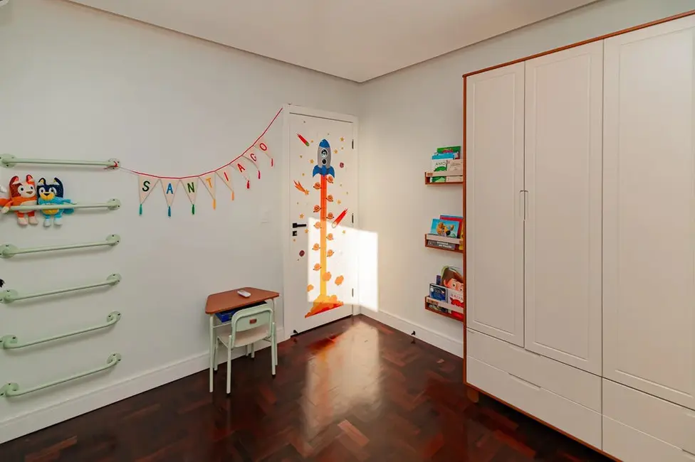 Apartamento com 3 quartos à venda, 147m2 em Centro Histórico, Porto Alegre - RS - imagem 2 Foto 2 de Apartamento com 3 quartos à venda, 147m2 em Centro Histórico, Porto Alegre - RS