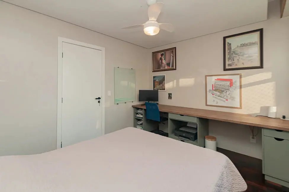 Apartamento com 3 quartos à venda, 147m2 em Centro Histórico, Porto Alegre - RS - imagem 8 Foto 8 de Apartamento com 3 quartos à venda, 147m2 em Centro Histórico, Porto Alegre - RS