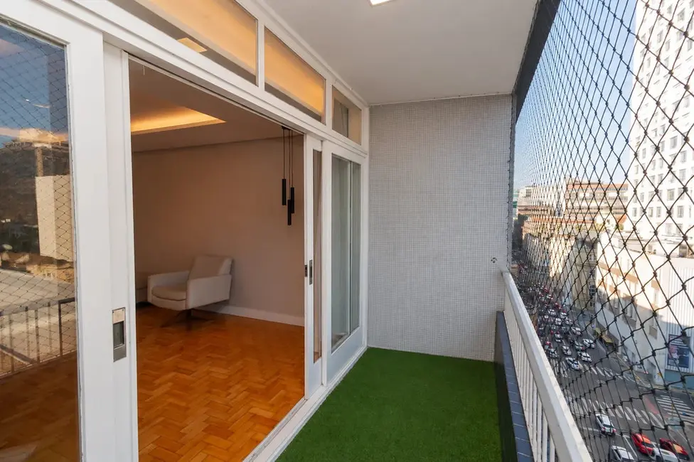 Apartamento com 3 quartos à venda, 147m2 em Centro Histórico, Porto Alegre - RS - imagem 4 Foto 4 de Apartamento com 3 quartos à venda, 147m2 em Centro Histórico, Porto Alegre - RS