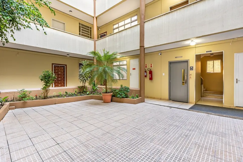Apartamento com 2 quartos à venda, 80m2 em Centro Histórico, Porto Alegre - RS - imagem 6 Foto 6 de Apartamento com 2 quartos à venda, 80m2 em Centro Histórico, Porto Alegre - RS