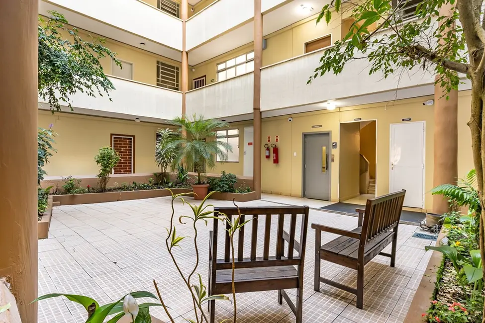 Apartamento com 2 quartos à venda, 80m2 em Centro Histórico, Porto Alegre - RS - imagem 5 Foto 5 de Apartamento com 2 quartos à venda, 80m2 em Centro Histórico, Porto Alegre - RS
