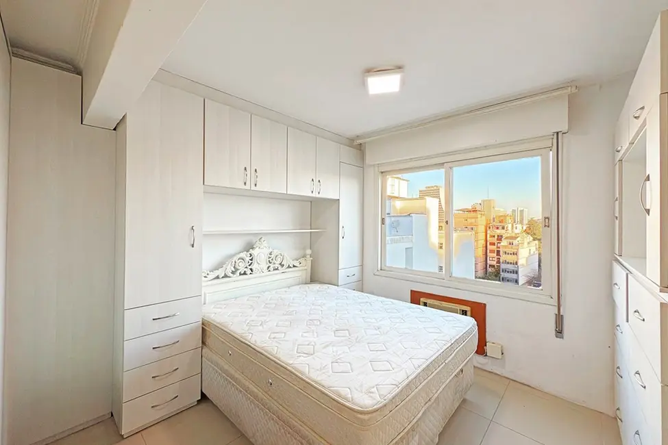 Apartamento com 1 quarto à venda, 42m2 em Centro Histórico, Porto Alegre - RS - imagem 2 Foto 2 de Apartamento com 1 quarto à venda, 42m2 em Centro Histórico, Porto Alegre - RS