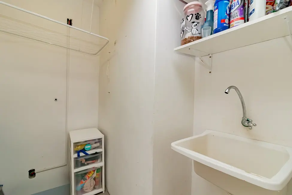 Apartamento com 3 quartos à venda, 121m2 em Centro Histórico, Porto Alegre - RS - imagem 9 Foto 9 de Apartamento com 3 quartos à venda, 121m2 em Centro Histórico, Porto Alegre - RS