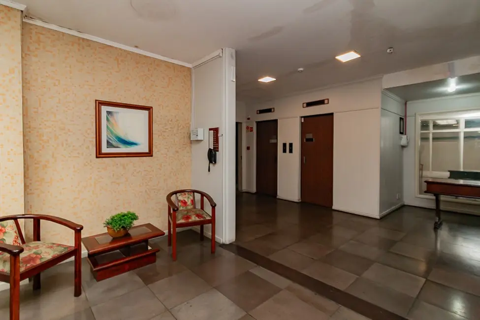 Apartamento com 3 quartos à venda, 121m2 em Centro Histórico, Porto Alegre - RS - imagem 5 Foto 5 de Apartamento com 3 quartos à venda, 121m2 em Centro Histórico, Porto Alegre - RS