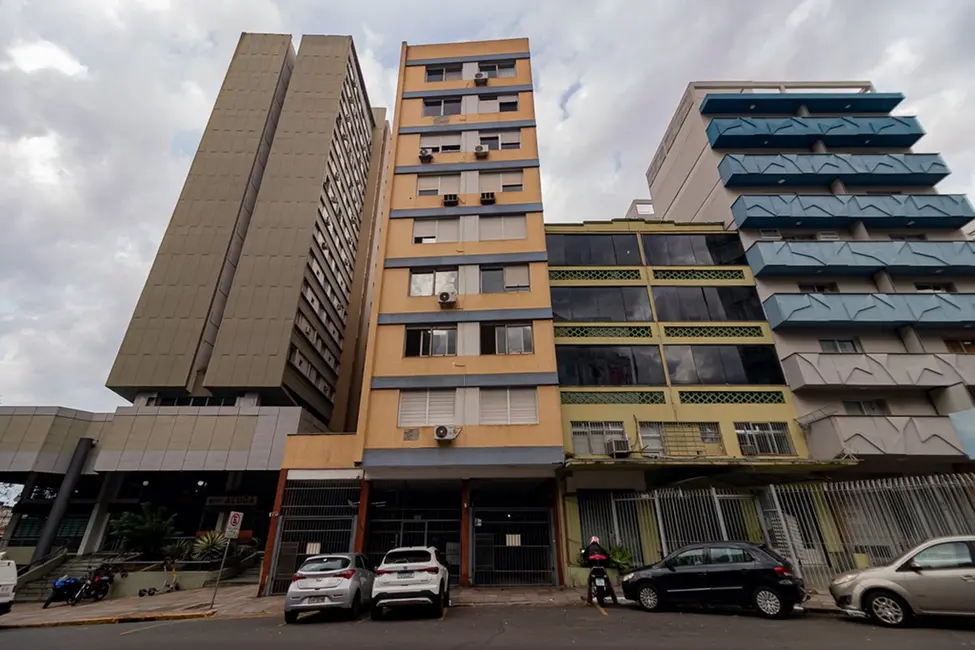 Apartamento com 3 quartos à venda, 121m2 em Centro Histórico, Porto Alegre - RS - imagem 3 Foto 3 de Apartamento com 3 quartos à venda, 121m2 em Centro Histórico, Porto Alegre - RS