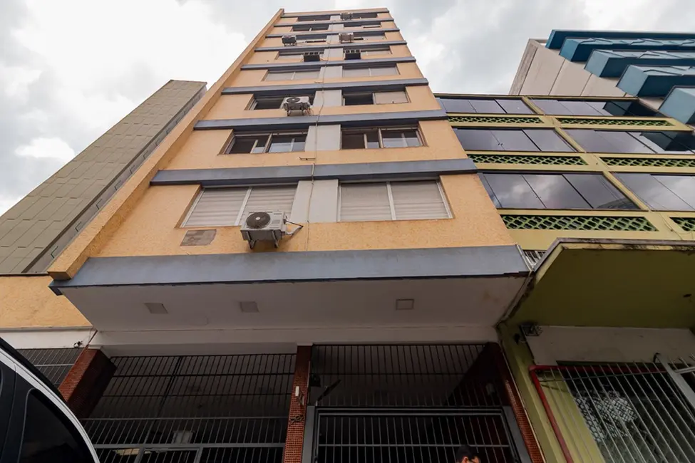 Apartamento com 3 quartos à venda, 121m2 em Centro Histórico, Porto Alegre - RS - imagem 4 Foto 4 de Apartamento com 3 quartos à venda, 121m2 em Centro Histórico, Porto Alegre - RS