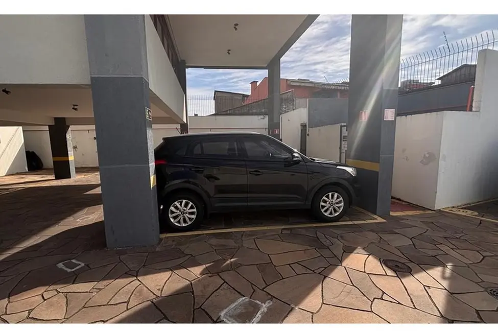 Apartamento com 2 quartos à venda, 71m2 em Menino Deus, Porto Alegre - RS - imagem 3 Foto 3 de Apartamento com 2 quartos à venda, 71m2 em Menino Deus, Porto Alegre - RS