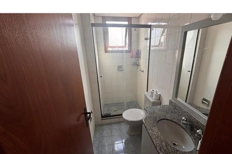 Apartamento com 2 quartos à venda, 71m2 em Menino Deus, Porto Alegre - RS - imagem 2 Foto 2 de Apartamento com 2 quartos à venda, 71m2 em Menino Deus, Porto Alegre - RS