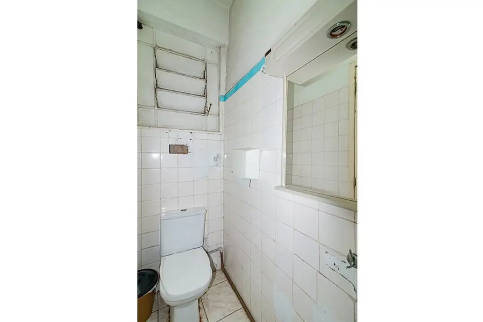 Sala Comercial à venda, 126m2 em Centro Histórico, Porto Alegre - RS - imagem 8 Foto 8 de Sala Comercial à venda, 126m2 em Centro Histórico, Porto Alegre - RS
