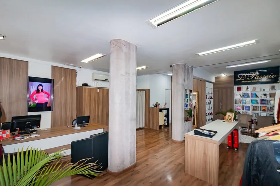 Sala Comercial à venda, 126m2 em Centro Histórico, Porto Alegre - RS - imagem 1 Foto 1 de Sala Comercial à venda, 126m2 em Centro Histórico, Porto Alegre - RS