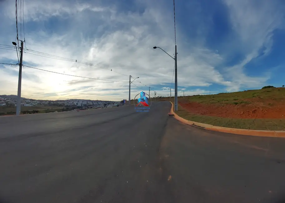 Foto 1 de Terreno / Lote à venda, 300m2 em Braganca Paulista - SP