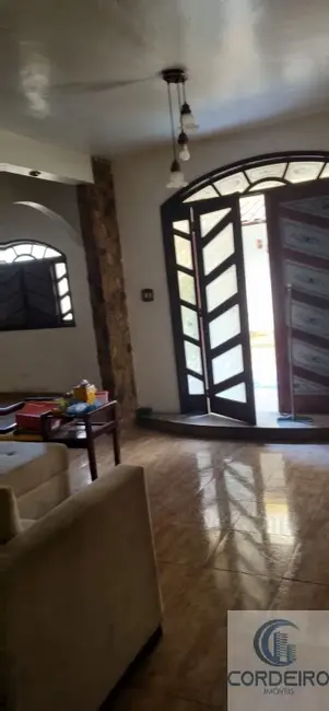 Casa com 3 quartos à venda, 179m2 em Vila São João, Duque De Caxias - RJ - imagem 5 Foto 5 de Casa com 3 quartos à venda, 179m2 em Vila São João, Duque De Caxias - RJ