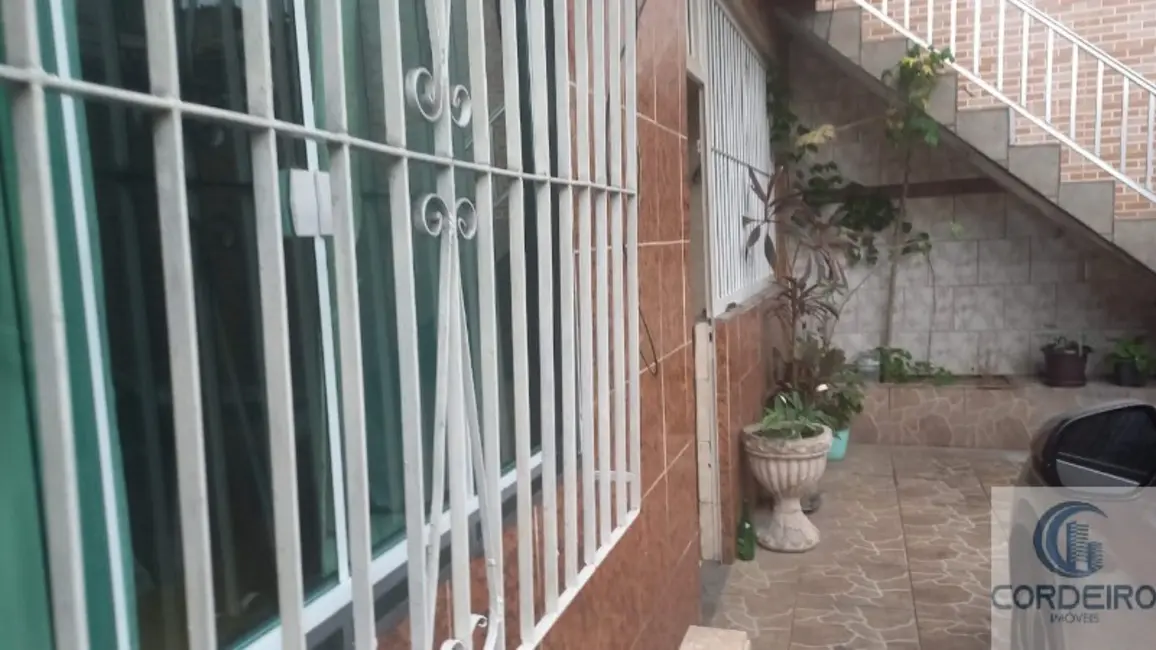 Casa com 2 quartos à venda, 200m2 em Vila Oito de Maio, Duque De Caxias - RJ - imagem 3 Foto 3 de Casa com 2 quartos à venda, 200m2 em Vila Oito de Maio, Duque De Caxias - RJ