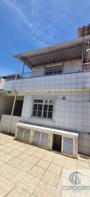 Casa com 4 quartos à venda e para alugar, 270m2 em Jardim Vinte e Cinco de Agosto, Duque De Caxias - RJ - imagem 8 Foto 8 de Casa com 4 quartos à venda e para alugar, 270m2 em Jardim Vinte e Cinco de Agosto, Duque De Caxias - RJ