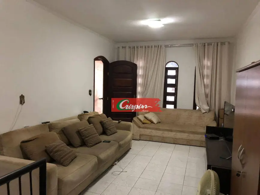 Sobrado com 3 quartos à venda, 210m2 em Jardim Bela Vista, Guarulhos - SP - imagem 5 Foto 5 de Sobrado com 3 quartos à venda, 210m2 em Jardim Bela Vista, Guarulhos - SP