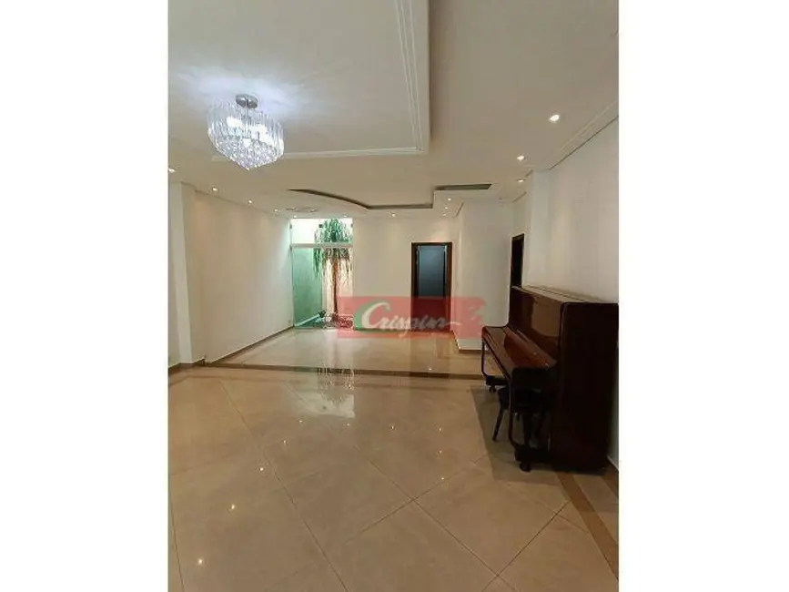 Casa com 3 quartos para alugar, 300m2 em Vila Milton, Guarulhos - SP - imagem 2 Foto 2 de Casa com 3 quartos para alugar, 300m2 em Vila Milton, Guarulhos - SP