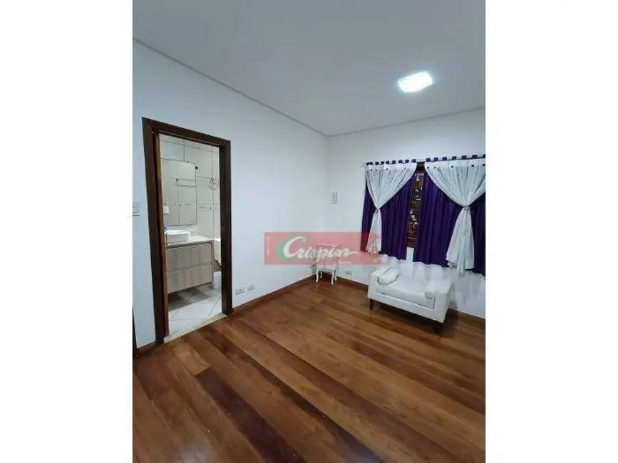 Casa com 3 quartos para alugar, 300m2 em Vila Milton, Guarulhos - SP - imagem 9 Foto 9 de Casa com 3 quartos para alugar, 300m2 em Vila Milton, Guarulhos - SP