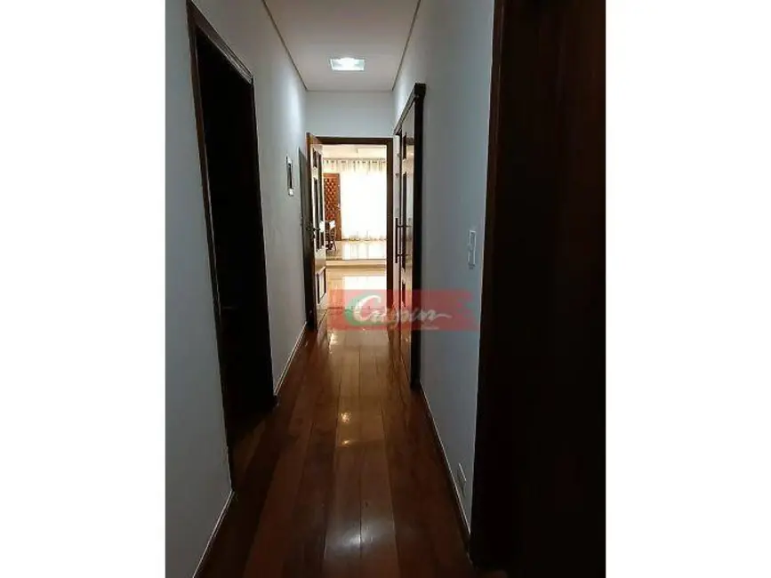 Casa com 3 quartos para alugar, 300m2 em Vila Milton, Guarulhos - SP - imagem 6 Foto 6 de Casa com 3 quartos para alugar, 300m2 em Vila Milton, Guarulhos - SP