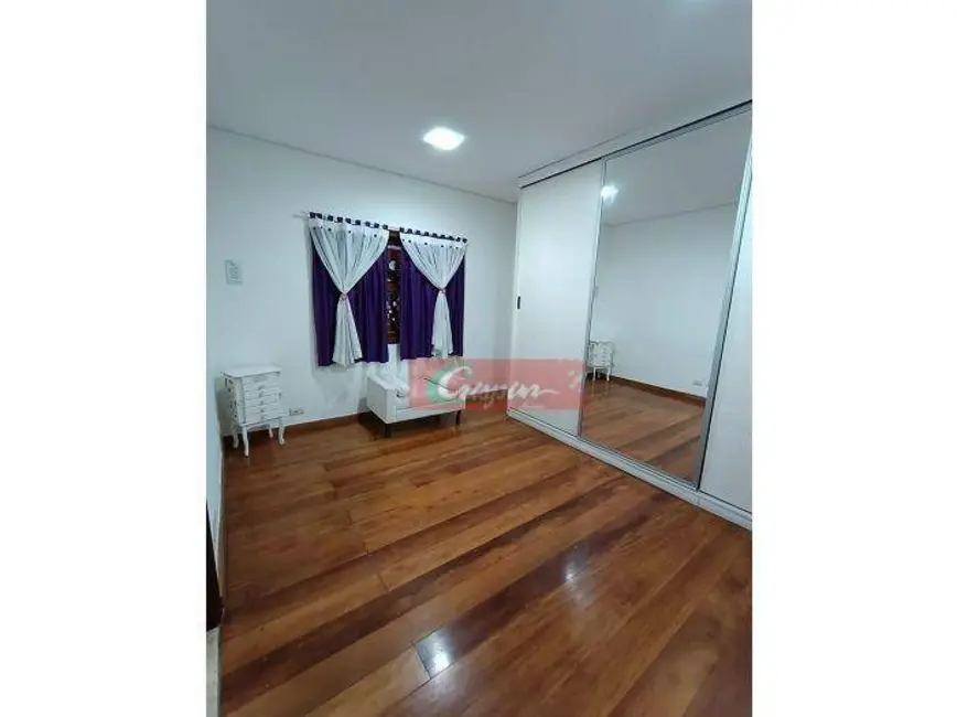 Casa com 3 quartos para alugar, 300m2 em Vila Milton, Guarulhos - SP - imagem 8 Foto 8 de Casa com 3 quartos para alugar, 300m2 em Vila Milton, Guarulhos - SP