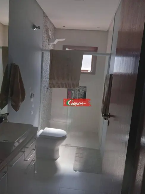 Sobrado com 3 quartos à venda, 180m2 em Vila Galvão, Guarulhos - SP - imagem 9 Foto 9 de Sobrado com 3 quartos à venda, 180m2 em Vila Galvão, Guarulhos - SP