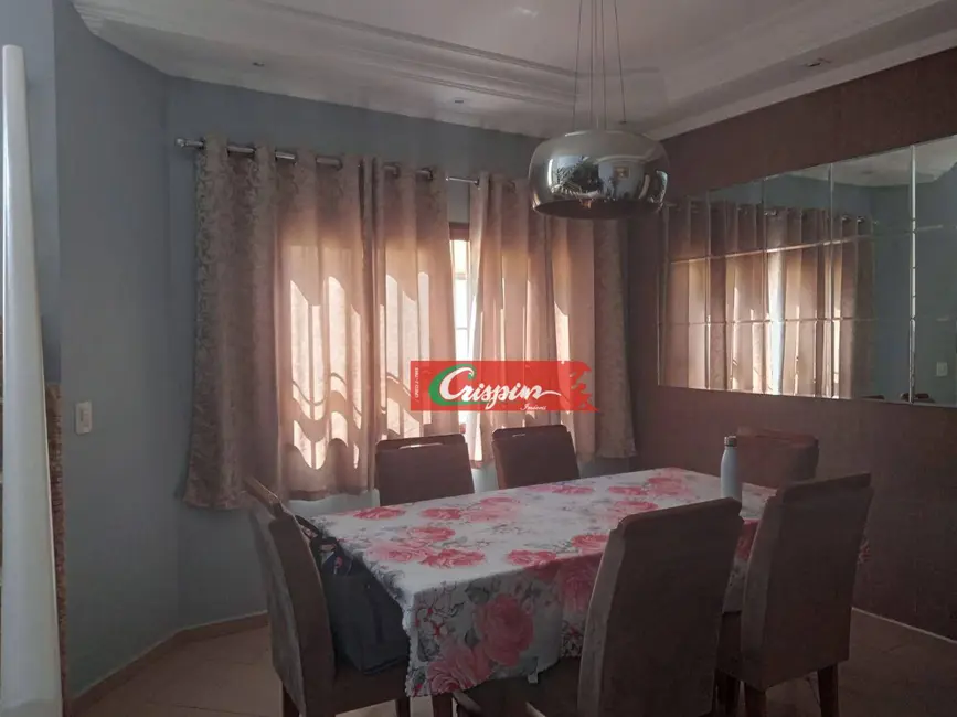 Sobrado com 3 quartos à venda, 180m2 em Vila Galvão, Guarulhos - SP - imagem 3 Foto 3 de Sobrado com 3 quartos à venda, 180m2 em Vila Galvão, Guarulhos - SP