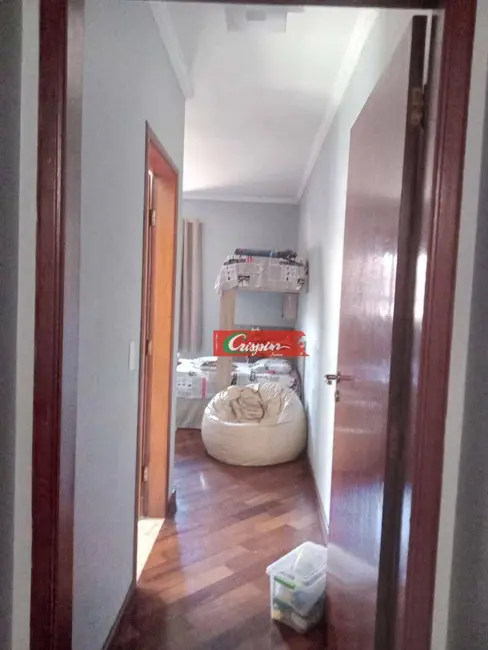 Sobrado com 3 quartos à venda, 180m2 em Vila Galvão, Guarulhos - SP - imagem 8 Foto 8 de Sobrado com 3 quartos à venda, 180m2 em Vila Galvão, Guarulhos - SP