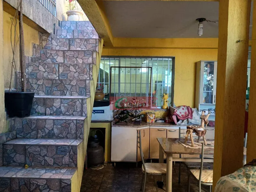 Sobrado com 3 quartos à venda, 154m2 em Jardim Palmira, Guarulhos - SP - imagem 3 Foto 3 de Sobrado com 3 quartos à venda, 154m2 em Jardim Palmira, Guarulhos - SP