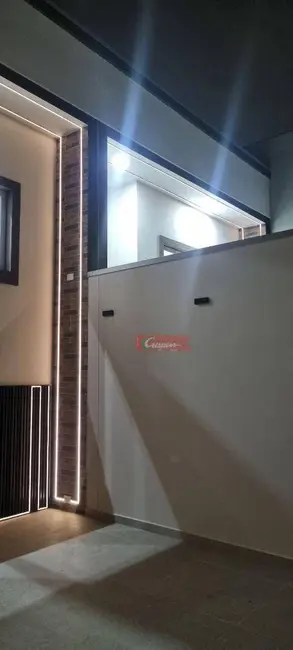 Casa com 3 quartos à venda, 125m2 em Cidade Parque Alvorada, Guarulhos - SP - imagem 5 Foto 5 de Casa com 3 quartos à venda, 125m2 em Cidade Parque Alvorada, Guarulhos - SP