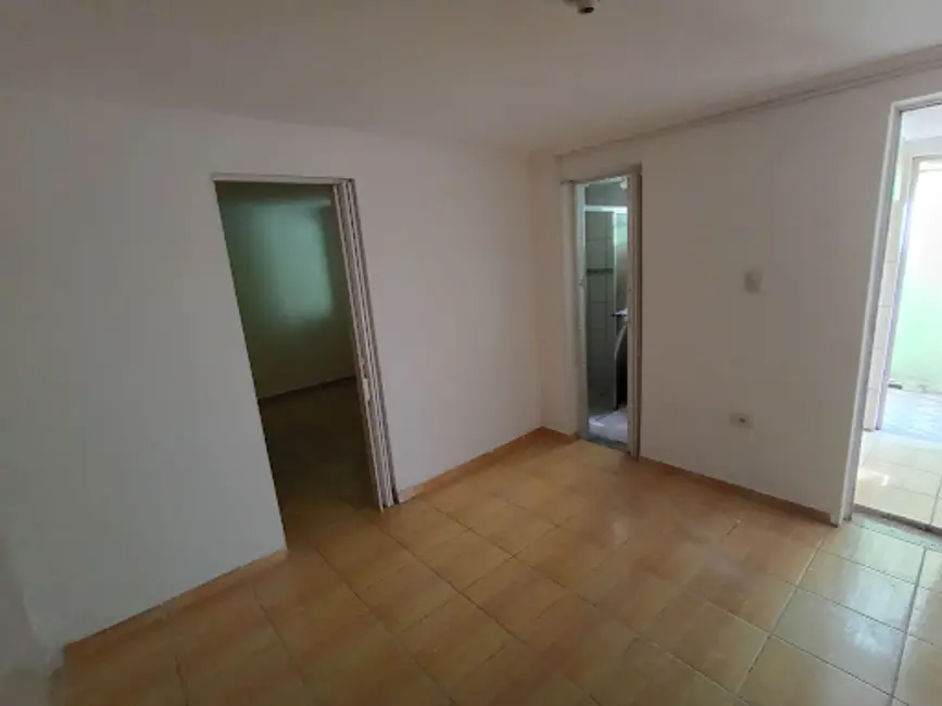 Casa com 1 quarto para alugar, 35m2 em Jardim Vila Galvão, Guarulhos - SP - imagem 7 Foto 7 de Casa com 1 quarto para alugar, 35m2 em Jardim Vila Galvão, Guarulhos - SP