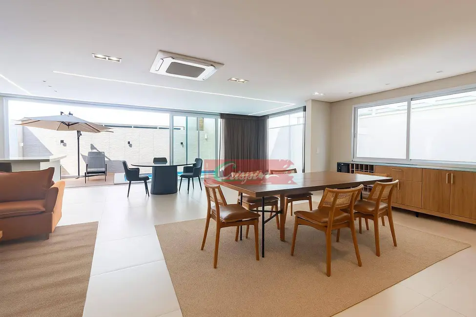 Casa de Condomínio com 3 quartos à venda, 201m2 em Centro, Aruja - SP - imagem 1 Foto 1 de Casa de Condomínio com 3 quartos à venda, 201m2 em Centro, Aruja - SP