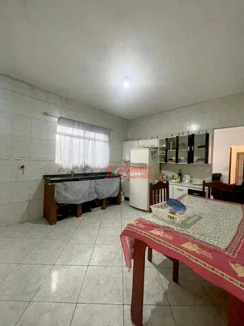 Casa com 2 quartos à venda, 125m2 em Vila Itapoan, Guarulhos - SP - imagem 4 Foto 4 de Casa com 2 quartos à venda, 125m2 em Vila Itapoan, Guarulhos - SP
