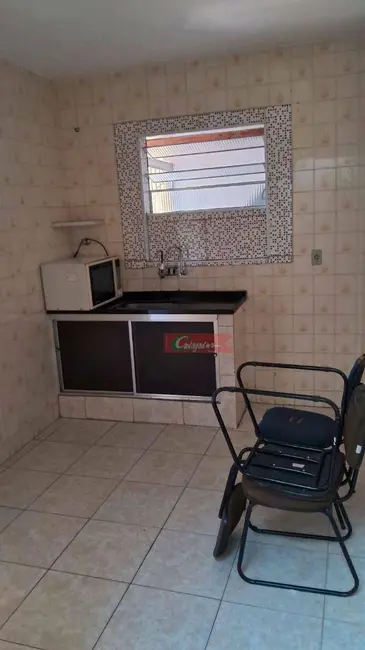 Foto 2 de Casa com 1 quarto para alugar, 210m2 em Vila Nilo, São Paulo - SP