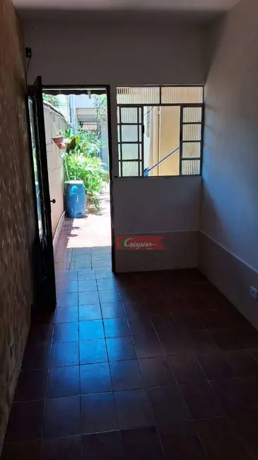 Foto 6 de Casa com 1 quarto para alugar, 210m2 em Vila Nilo, São Paulo - SP