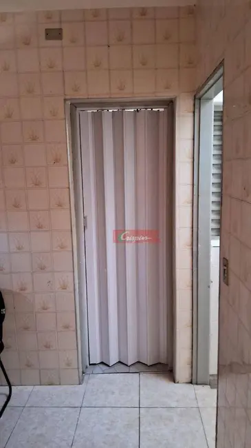 Foto 9 de Casa com 1 quarto para alugar, 210m2 em Vila Nilo, São Paulo - SP