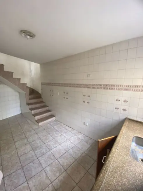 Sobrado com 2 quartos para alugar, 53m2 em Parque Santo Antônio, Guarulhos - SP - imagem 4 Foto 4 de Sobrado com 2 quartos para alugar, 53m2 em Parque Santo Antônio, Guarulhos - SP