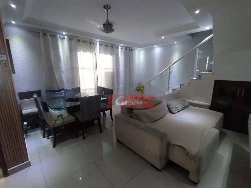 Foto 2 de Sobrado com 3 quartos para alugar, 120m2 em Parque Santo Antônio, Guarulhos - SP