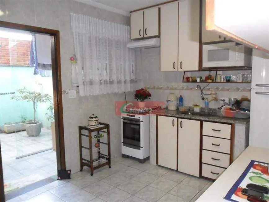Sobrado com 2 quartos à venda, 102m2 em Jardim Cocaia, Guarulhos - SP - imagem 6 Foto 6 de Sobrado com 2 quartos à venda, 102m2 em Jardim Cocaia, Guarulhos - SP