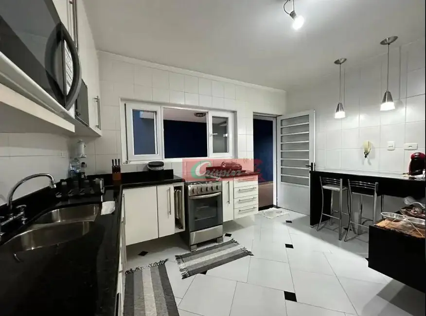 Foto 4 de Sobrado com 4 quartos à venda, 316m2 em Vila Adelaide Perella, Guarulhos - SP