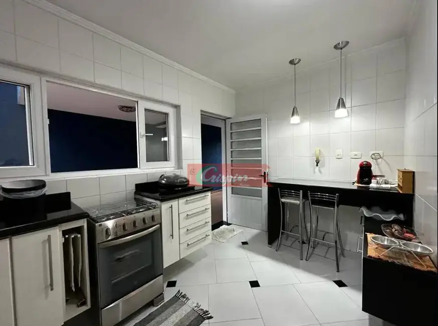 Foto 7 de Sobrado com 4 quartos à venda, 316m2 em Vila Adelaide Perella, Guarulhos - SP
