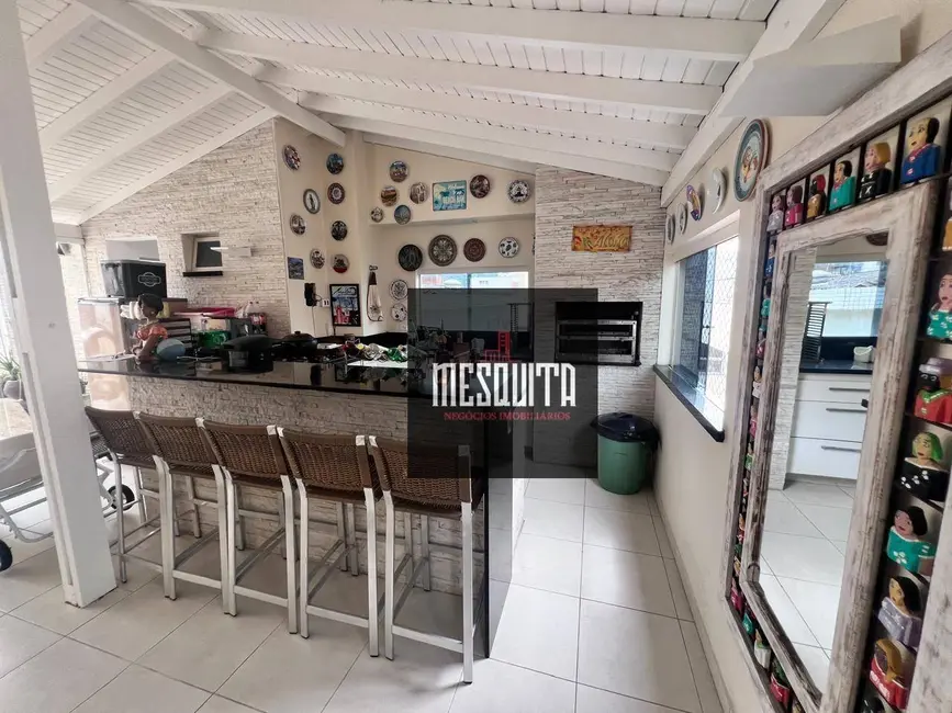 Cobertura com 3 quartos à venda, 260m2 em Guaruja - SP - imagem 3 Foto 3 de Cobertura com 3 quartos à venda, 260m2 em Guaruja - SP