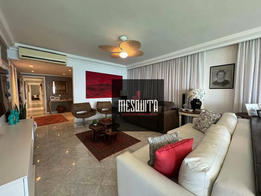 Foto 8 de Apartamento com 4 quartos à venda, 220m2 em Guaruja - SP