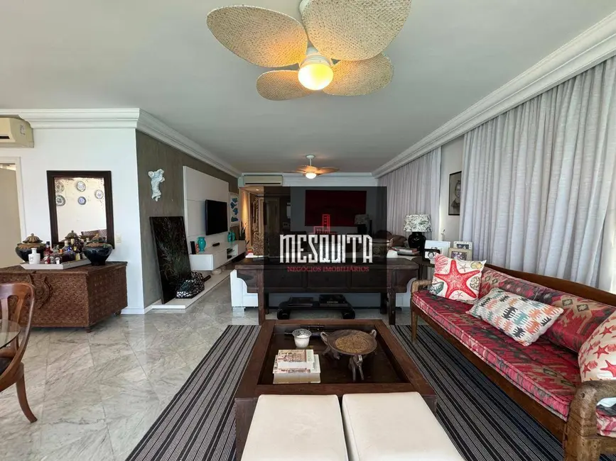 Foto 2 de Apartamento com 4 quartos à venda, 220m2 em Guaruja - SP